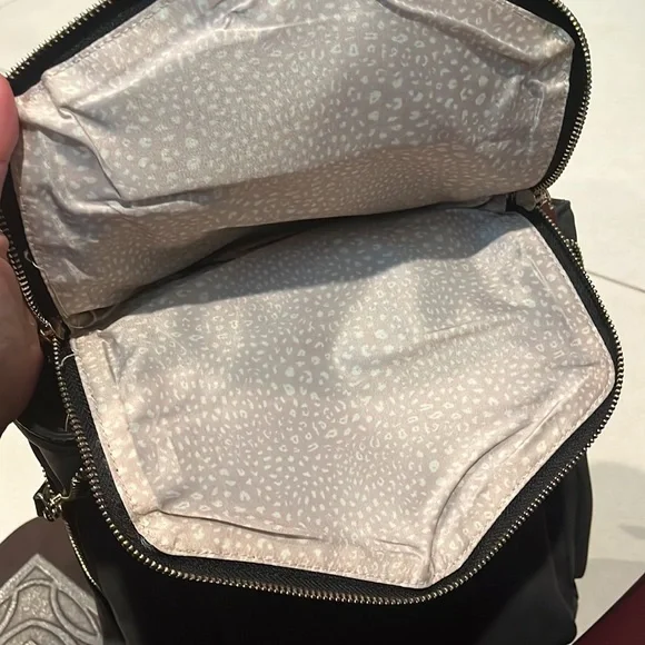 Tonni triple compartment backpack by violet ray - Picture 8 of 8